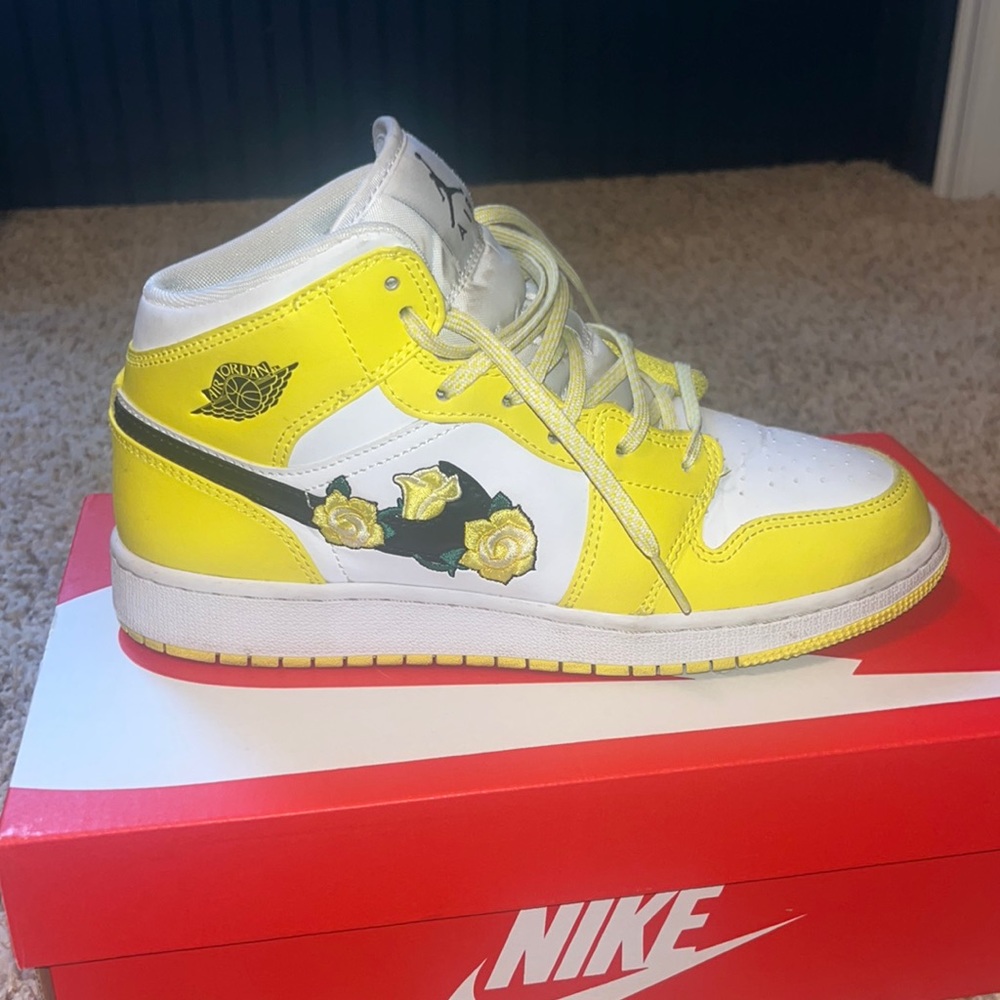 6.5Y Yellow Rose Air Jordan Mids